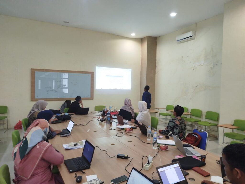 PRODI PENDIDIKAN BIOLOGI LAKSANAKAN REVIEW KURIKULUM BERBASIS OUTCOME BASED EDUCATION (OBE)
